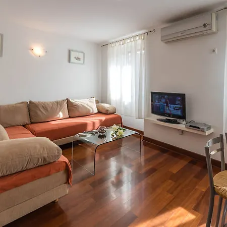 スヴェティ ペタル トロギール